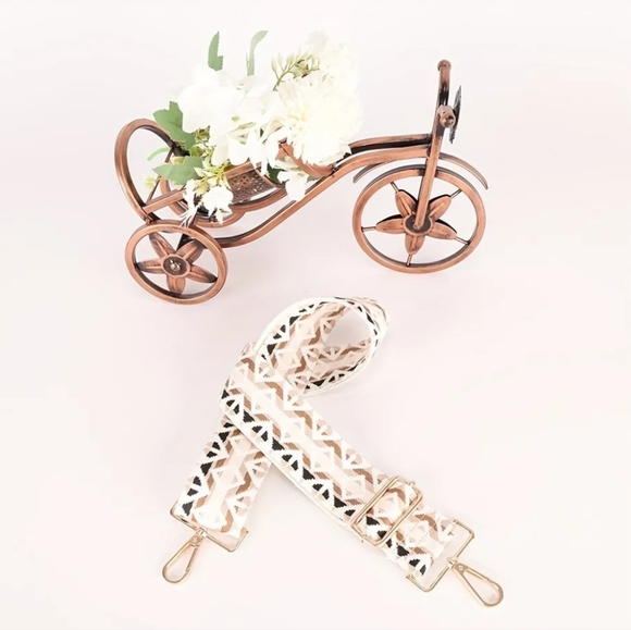 White Tan Geometric Purse Strap, adjustable length with gold hardware - Picture 4 of 4